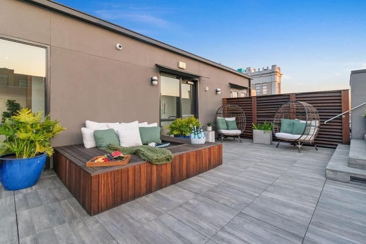 2br 2ba Rooftop Pool Gym Game Hotel *