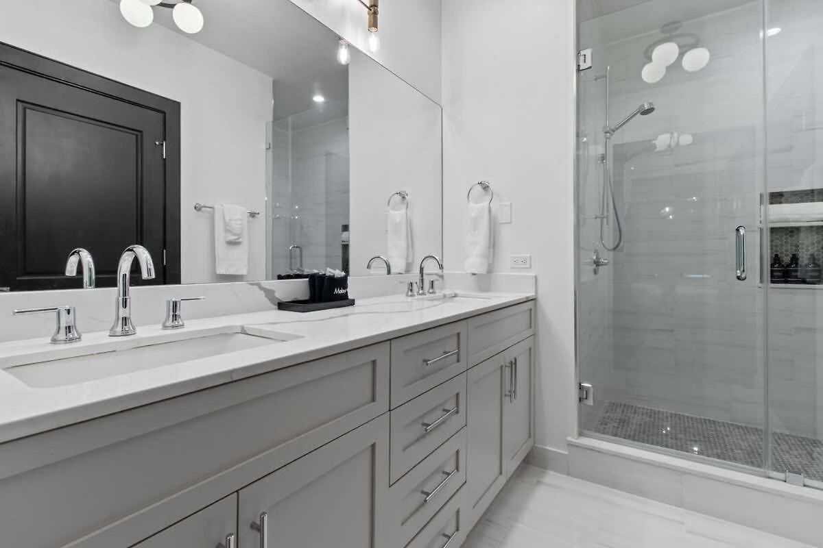 Downtown 4bd 4ba 2 Living And Kitchens Hotel