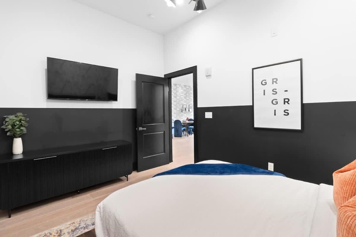Downtown 2bd 2ba Pool Gym And Gameroom New Orleans