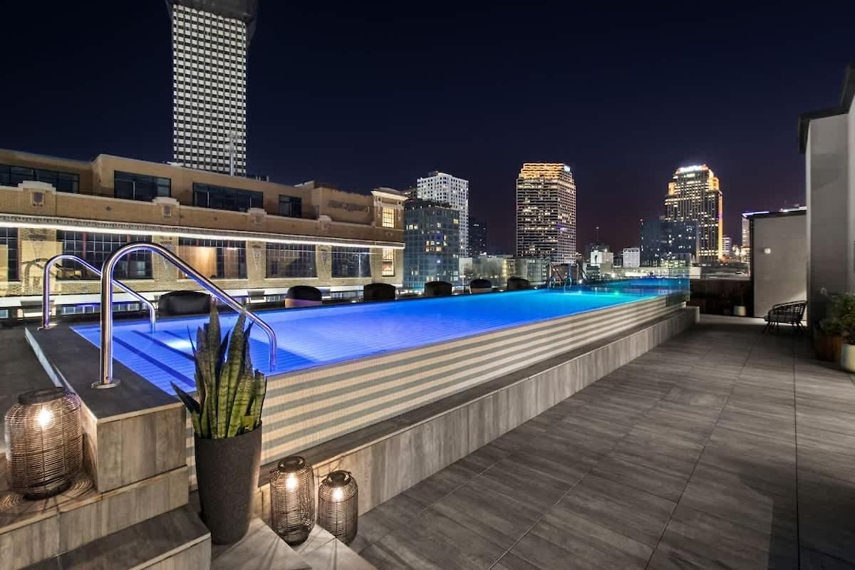 2br 2ba Rooftop Pool Gym Gameroom * New Orleans