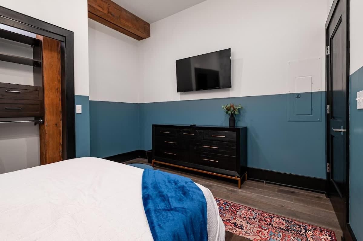 Spacious Downtown Sleeper Sofa Hotel New Orleans