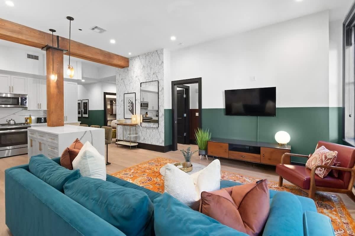 Downtown 4bd 4ba Sleeps 12