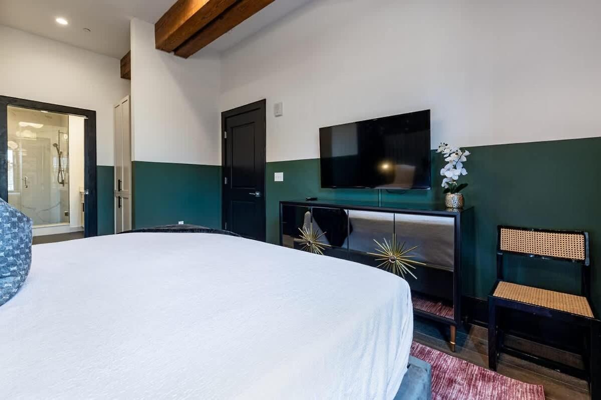 Hotel Lux 4bd 4ba 2 Sleeper Sofas Own Terrace *