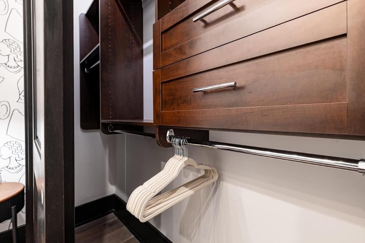 Hotel Spacious Downtown Sleeper Sofa *