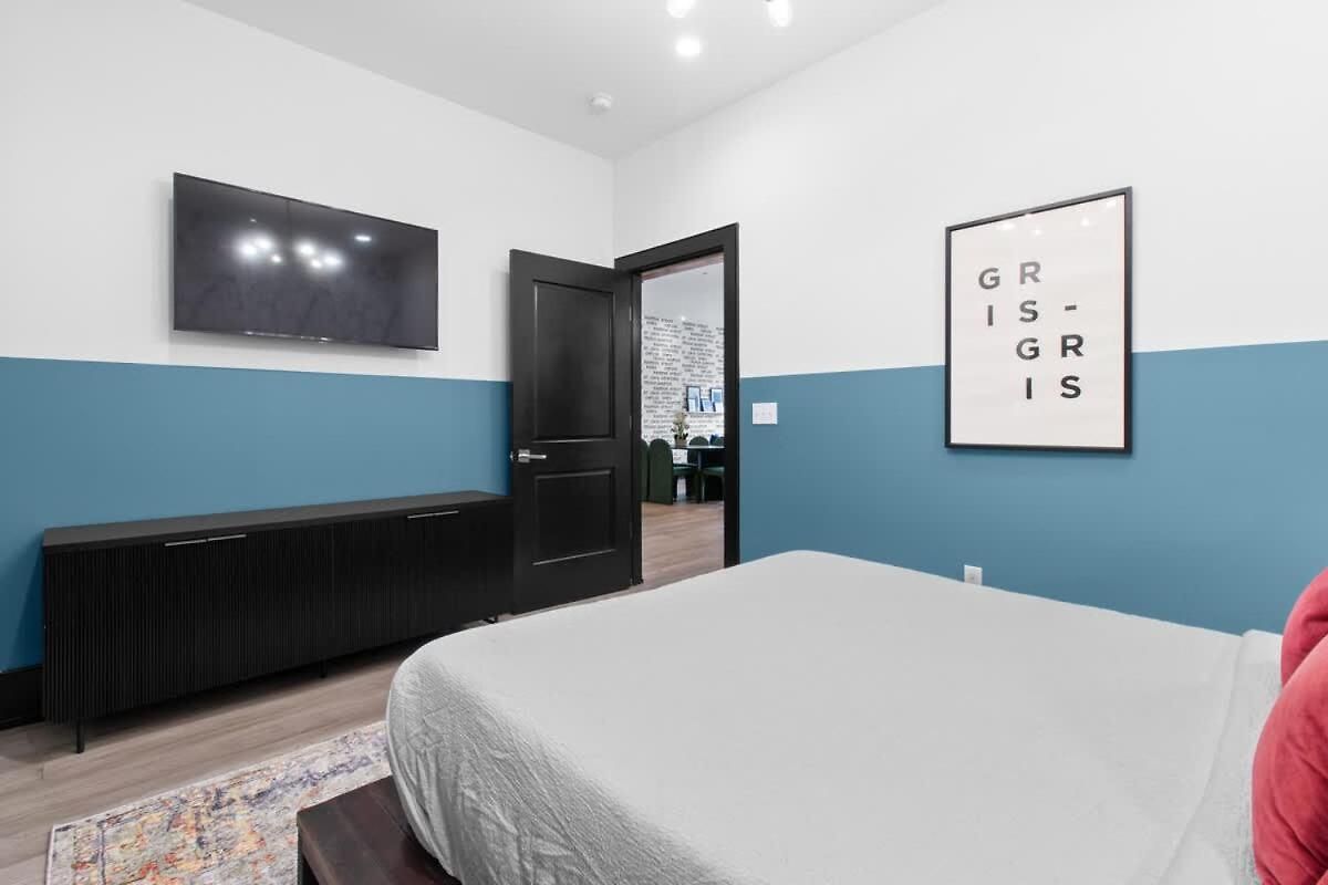 Huge 4bd 4ba 2 Living Downtown Hotel New Orleans