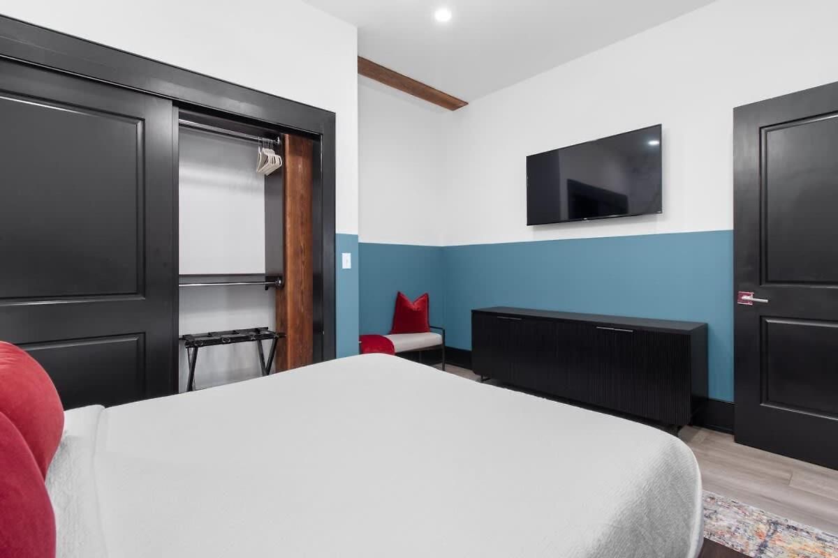 Rooftop Pool Ping Pong Location Hotel