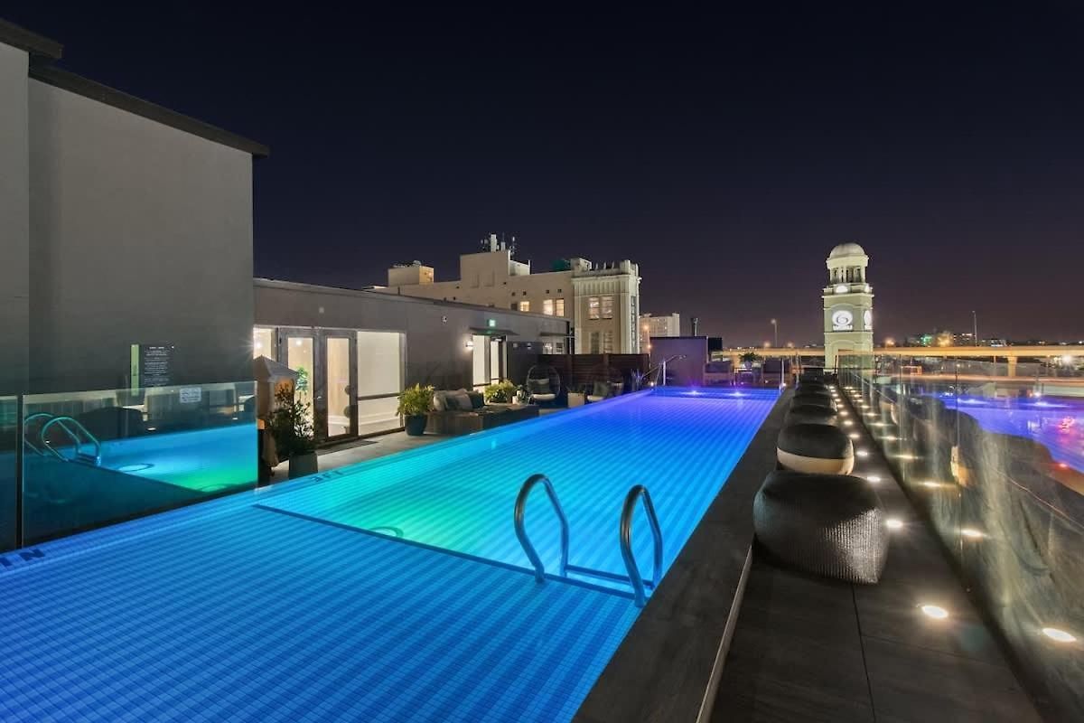 Hotel 2br 2ba Rooftop Pool Gym Gameroom *
