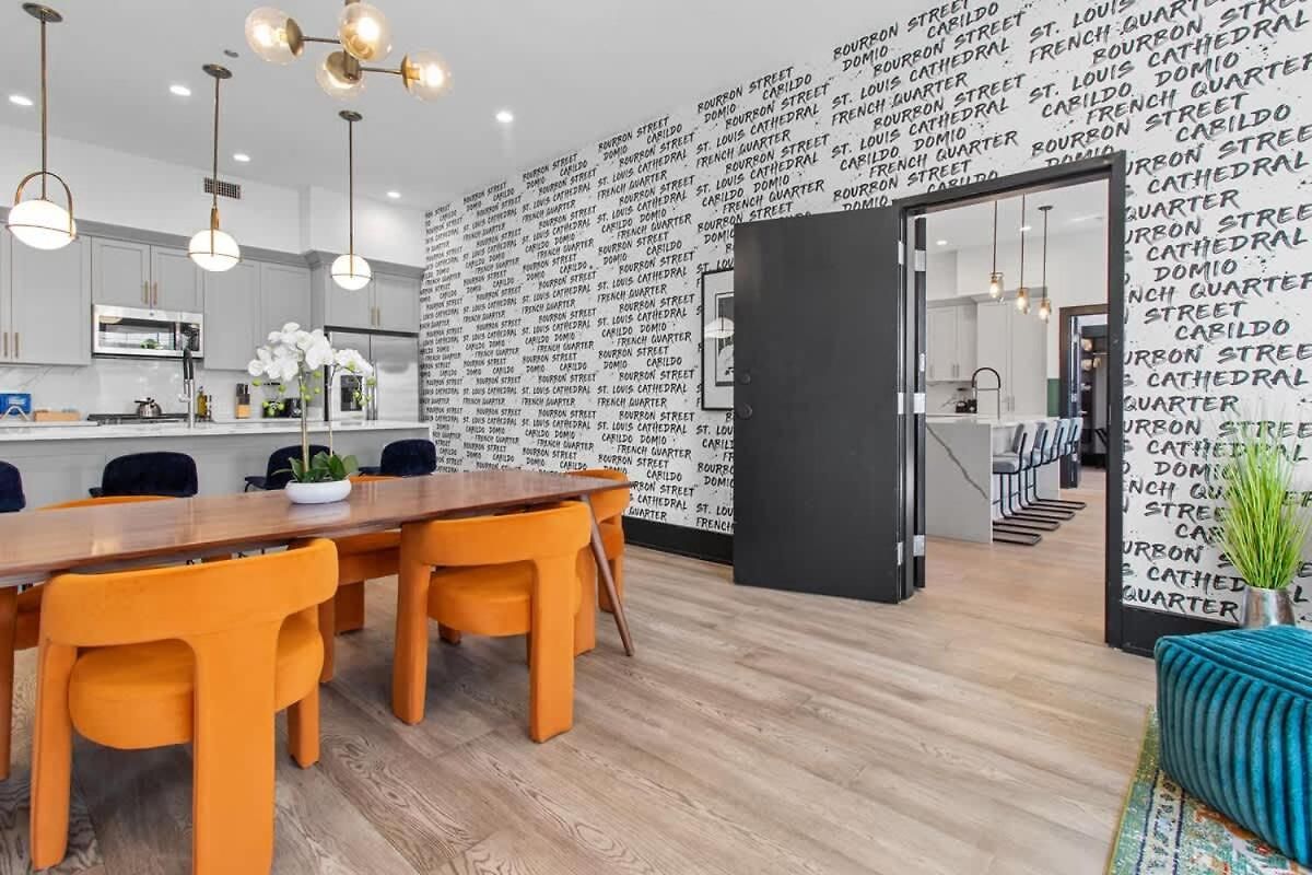 Downtown 4bd 4ba 2 Living And Kitchens *