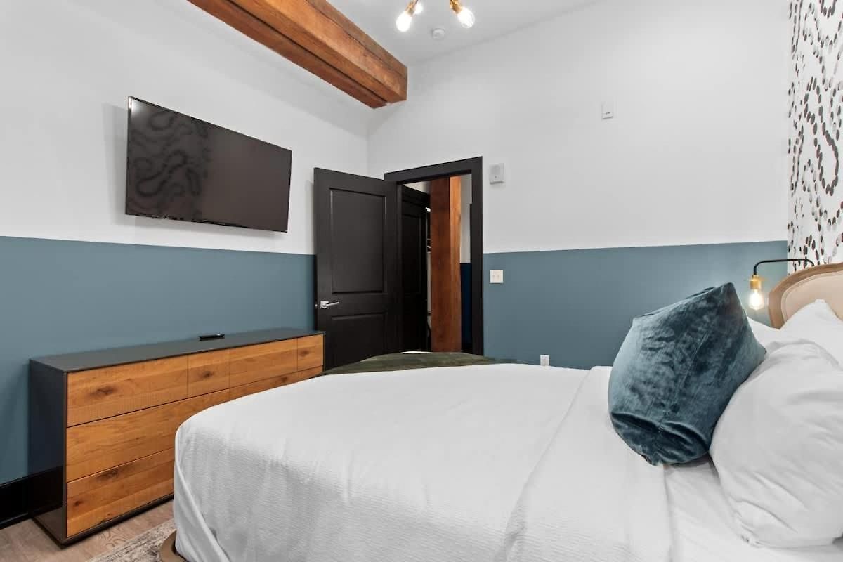 Downtown Nola Luxury Rooftop Pool Sleeps 6