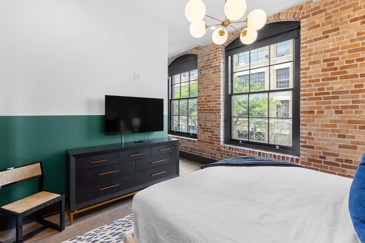 Downtown 2bd Spacious Private Terrace Hotel *