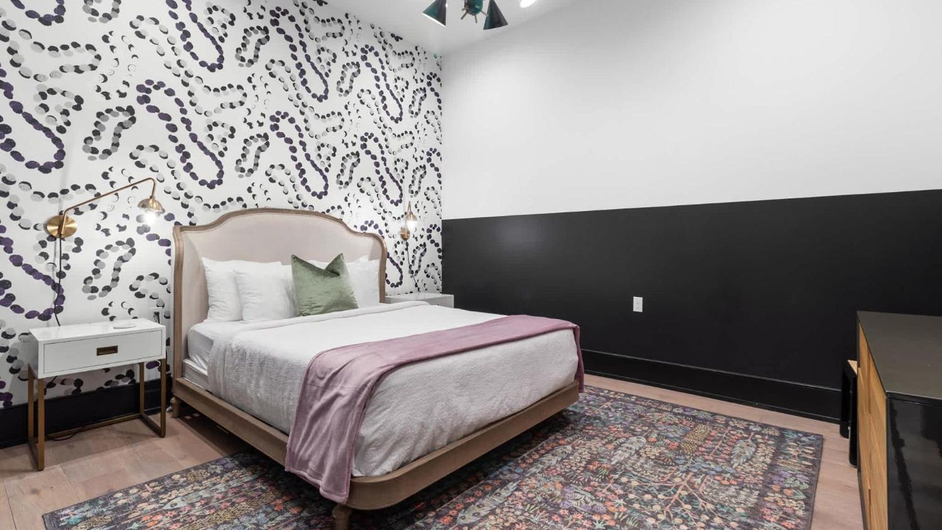 Rare Find 2br 2ba Steps From Superdome * New Orleans