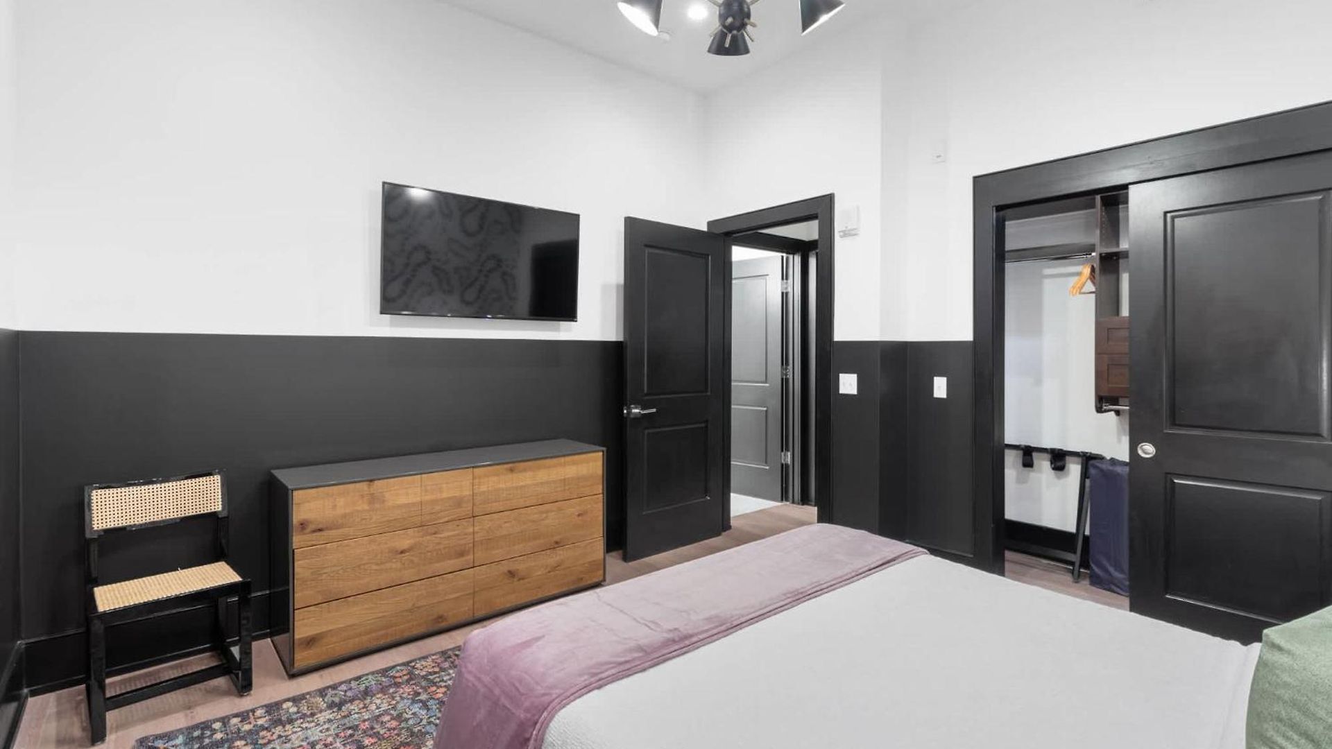 Rare Find 2br 2ba Steps From Superdome *