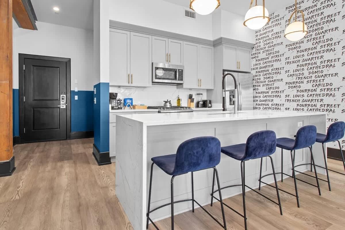 Downtown 4bd 4ba 2 Living And Kitchens Hotel
