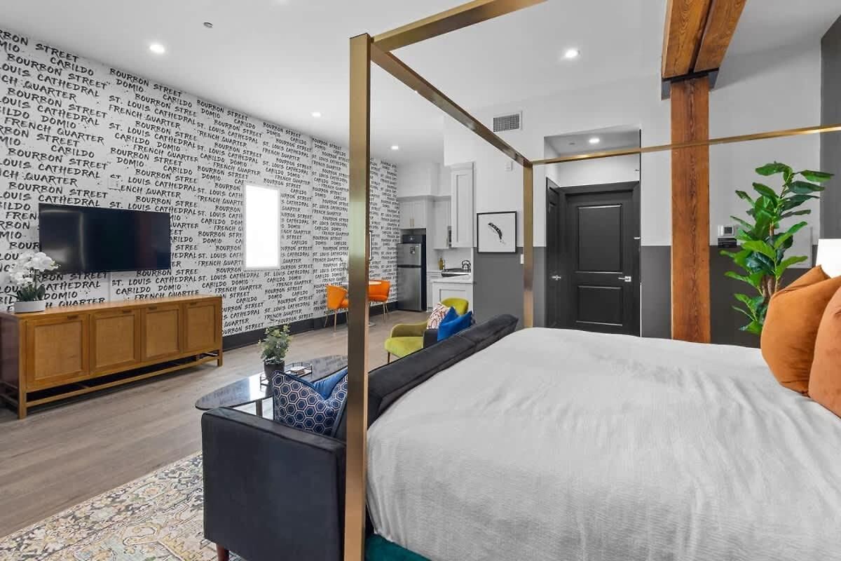 Hotel Prime Location King Bed Gym Rooftop Pool New Orleans