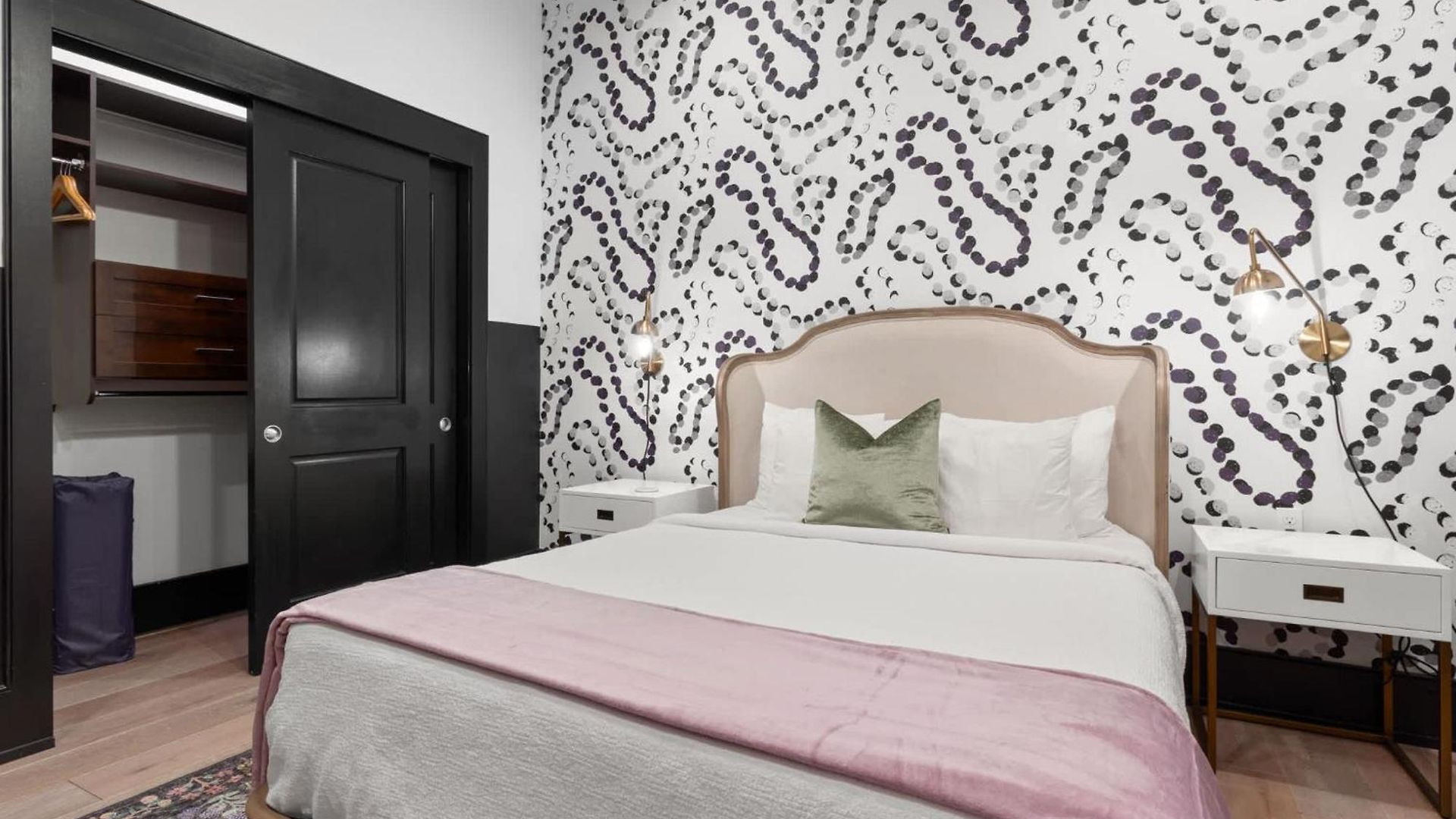 Hotel Rare Find 2br 2ba Steps From Superdome New Orleans