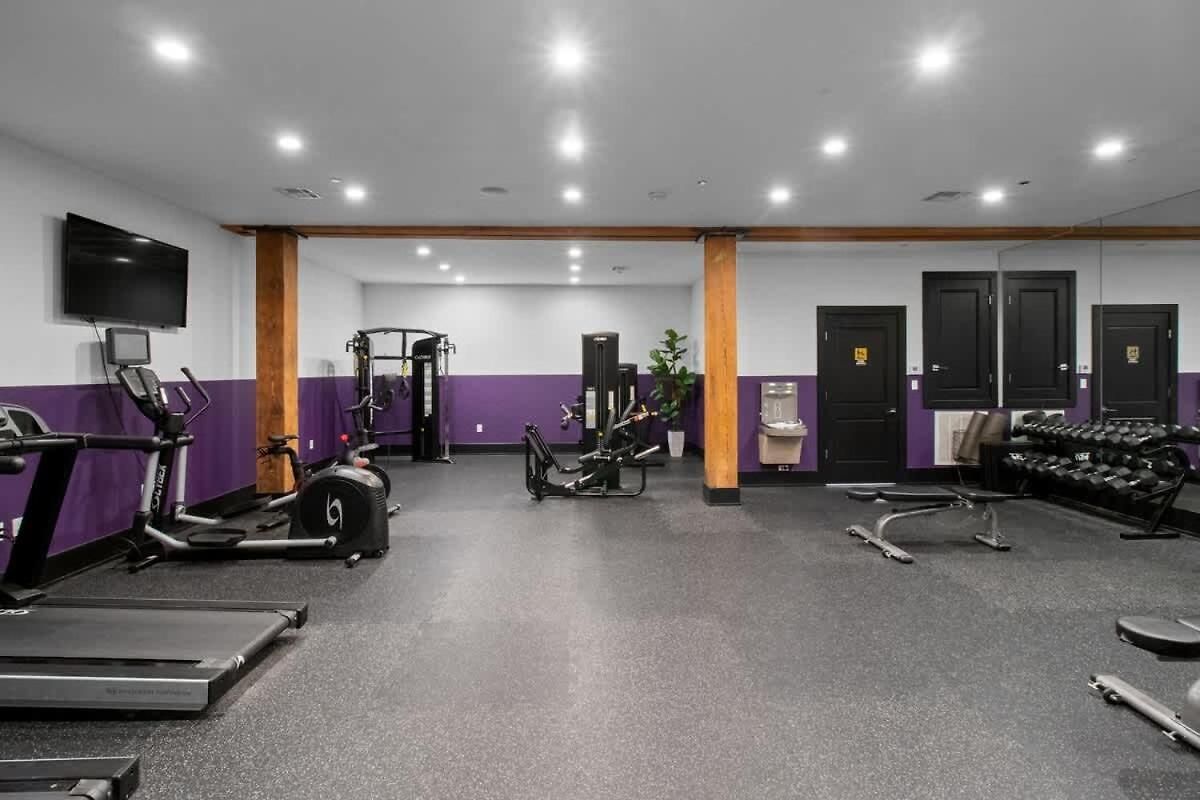 2br 2ba Rooftop Pool Gym Game New Orleans