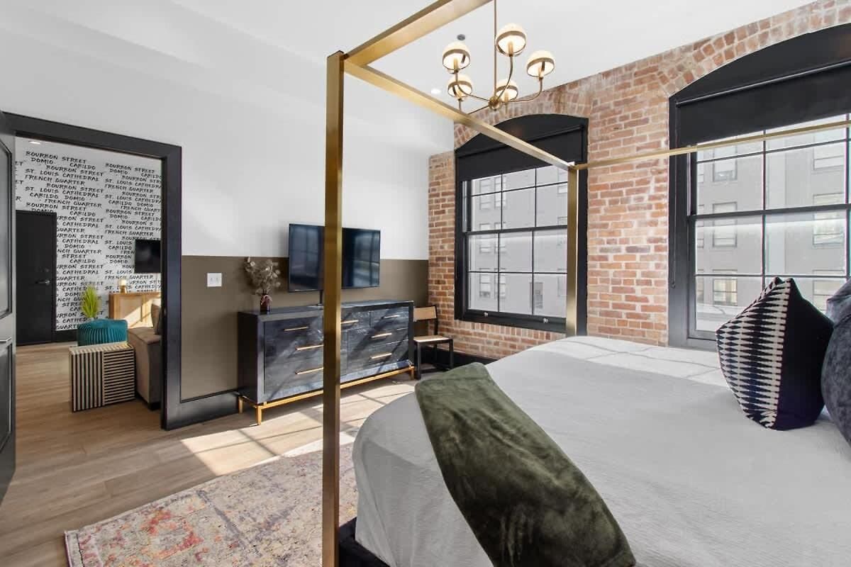 Downtown 4bd 4ba 2 Living And Kitchens Hotel