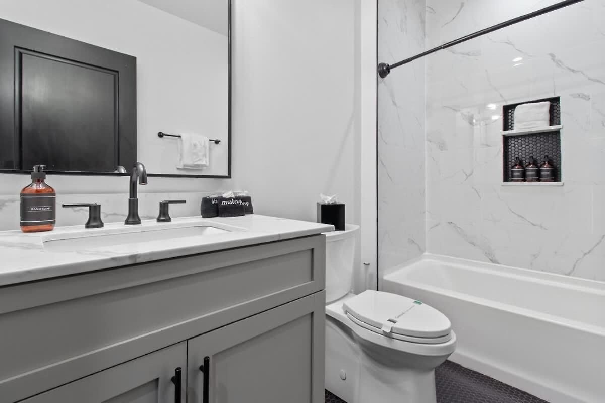 Huge 4bd 4ba 2 Living Downtown Hotel