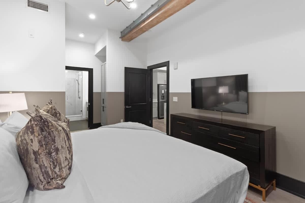 Huge 4bd 4ba With 2 Queen Sleeper Sofas Hotel