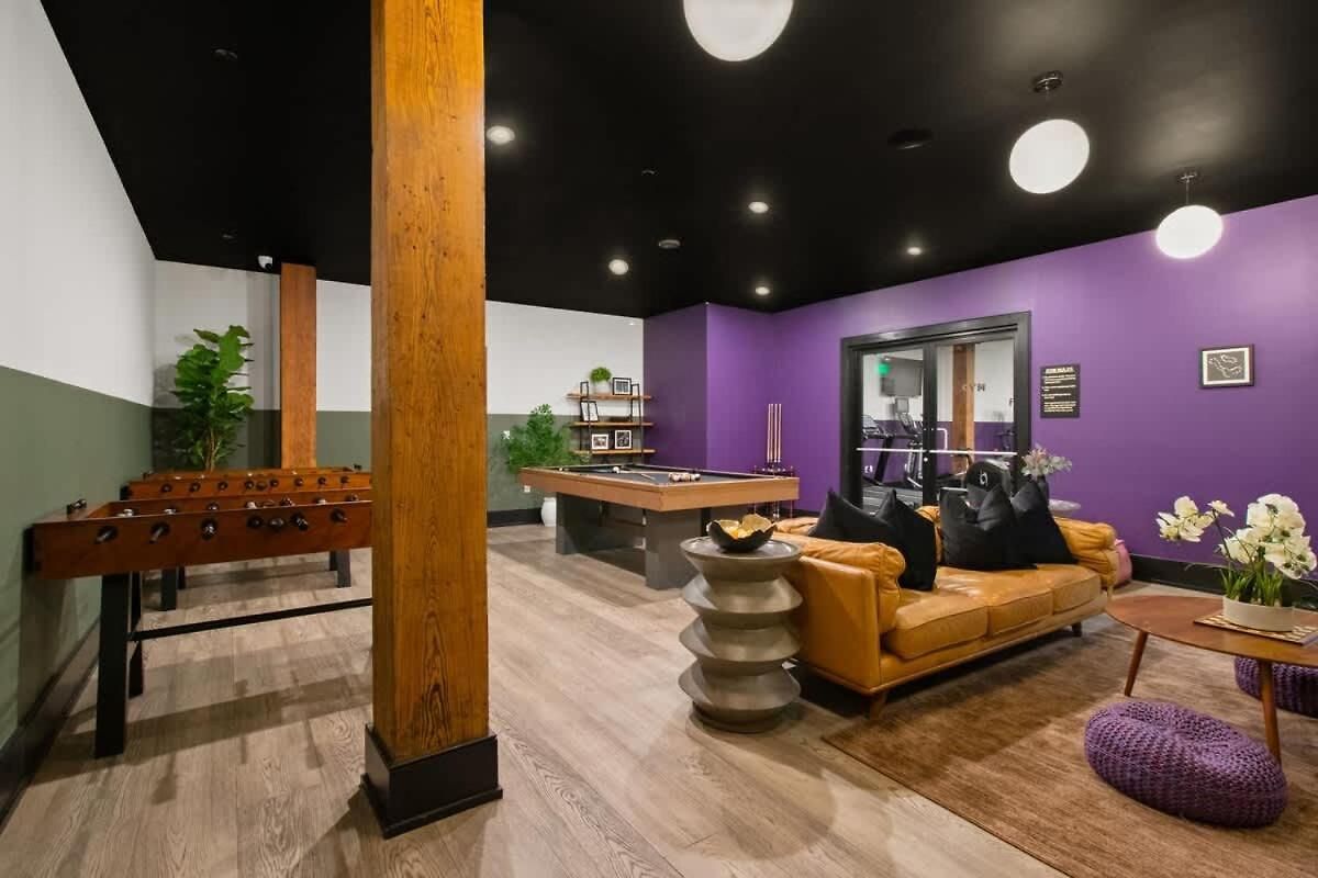 Prime Location Gym Pool Game Downtown New Orleans