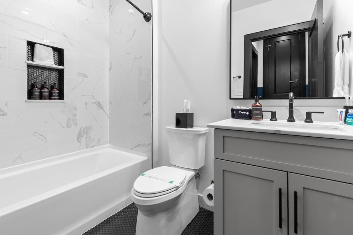 Prime Location Pool Style Lots Of Extras Hotel New Orleans