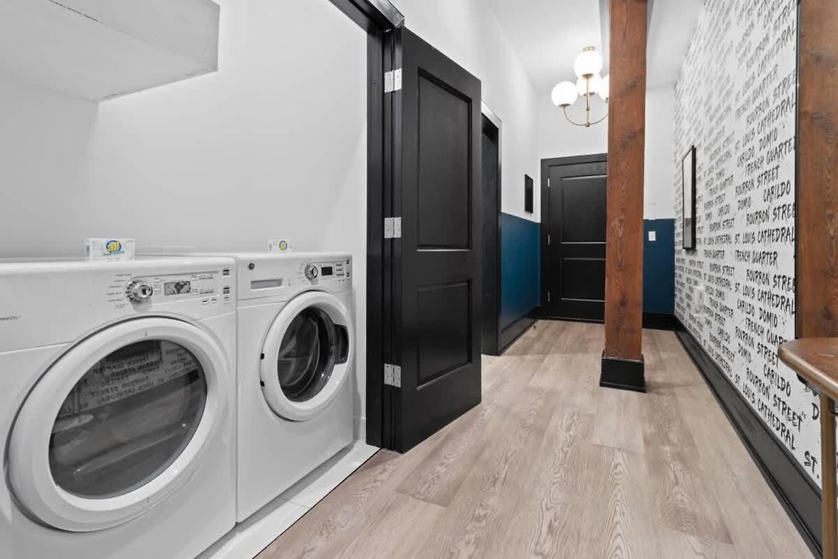 Huge 4bd 4ba With 2 Queen Sleeper Sofas * New Orleans