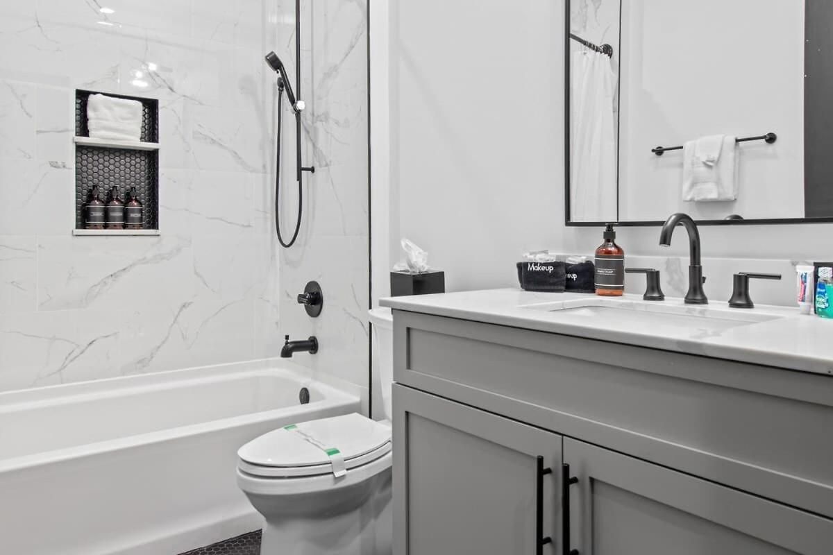 Hotel Downtown 4bd 4ba 2 Living And Kitchens