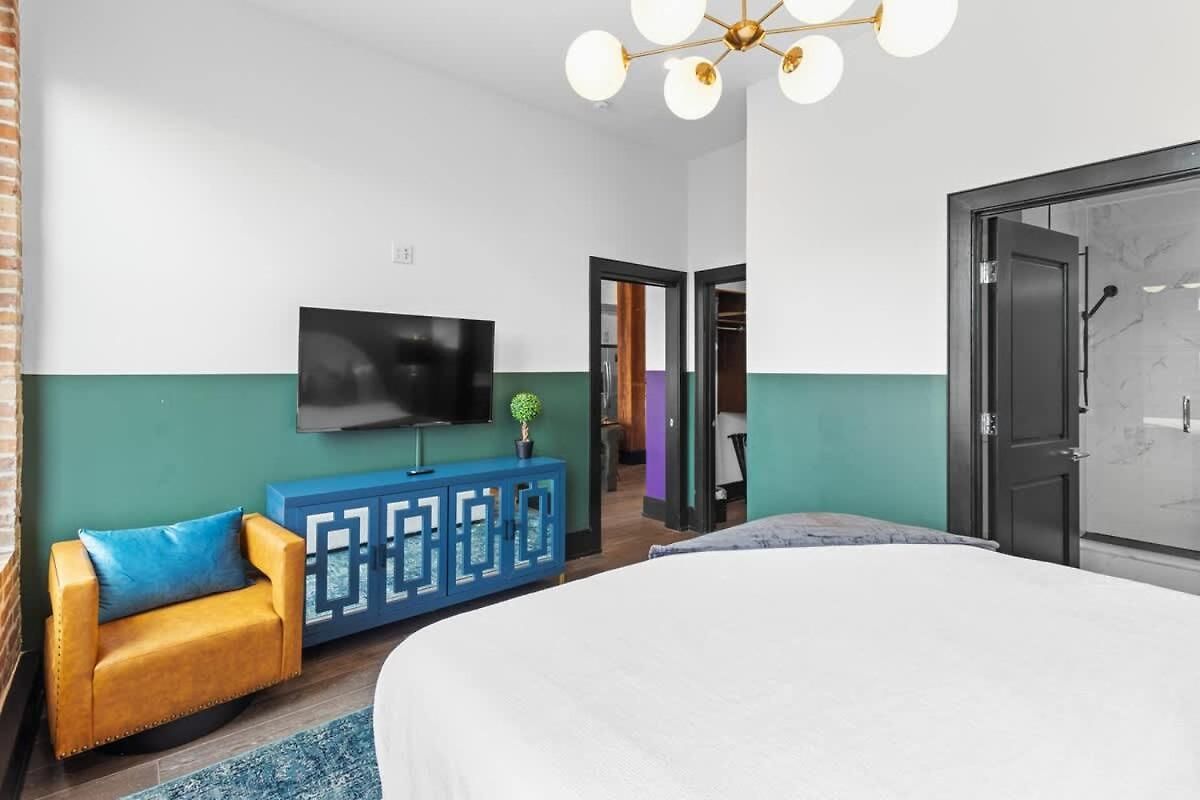 Hotel Rooftop Pool Full Kitchen Game New Orleans