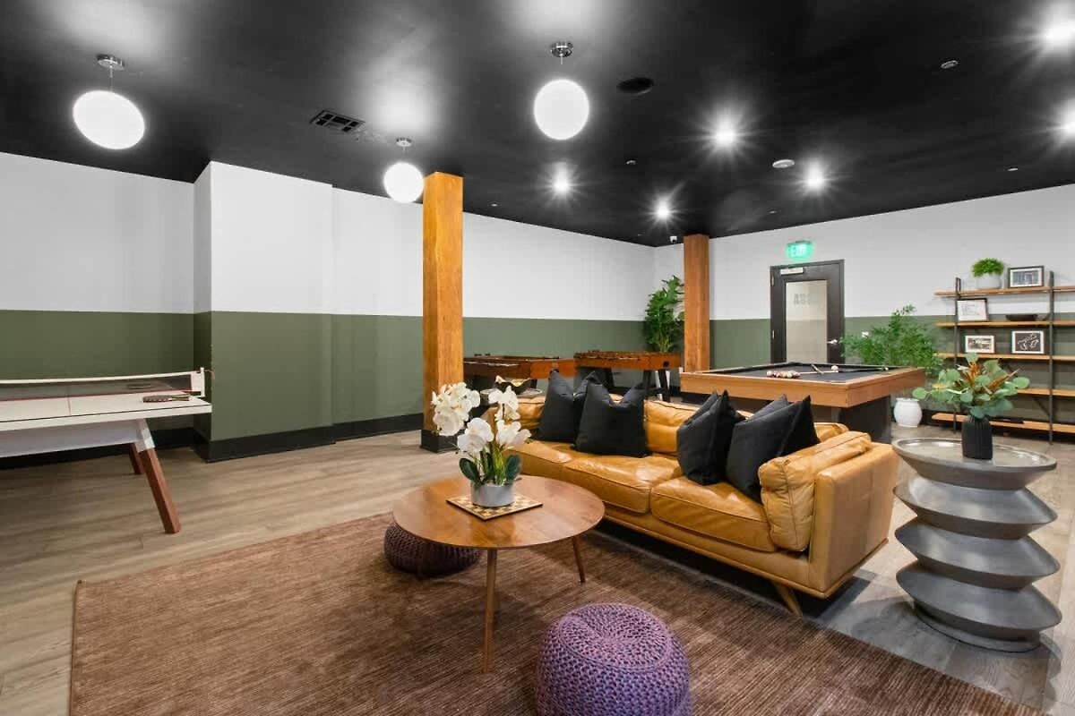 Downtown 4bd 4ba 2 Living And Kitchens Hotel *