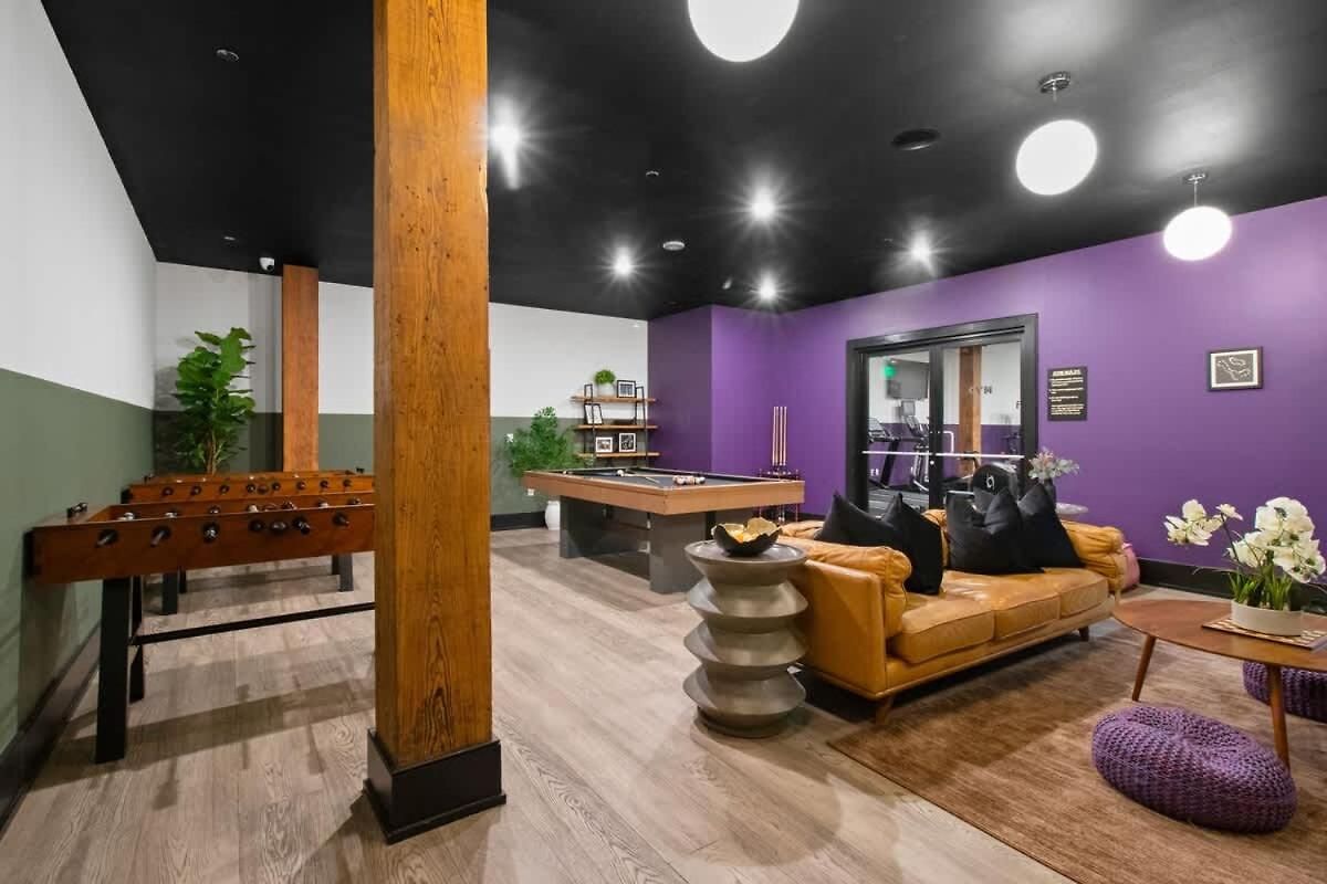 Downtown 4bd 4ba 2 Living And Kitchens *