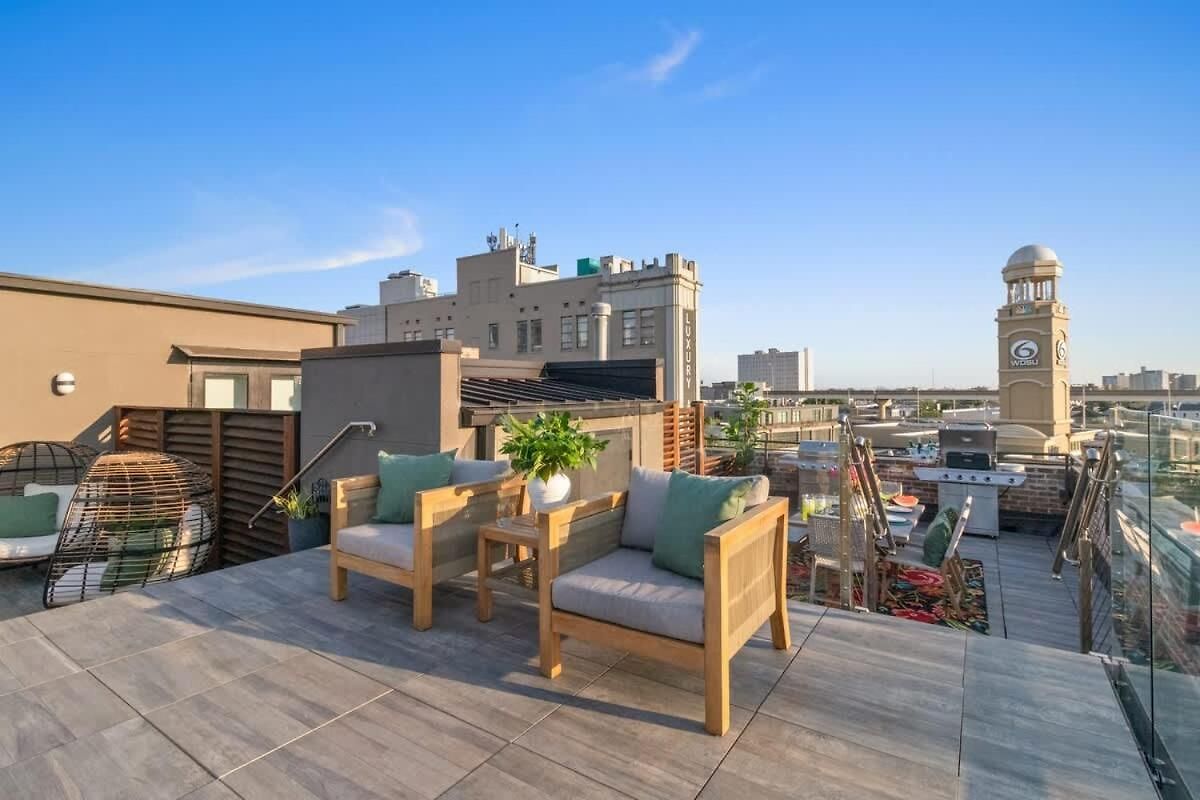 Hotel Downtown 4bd 4ba 2 Living And Kitchens