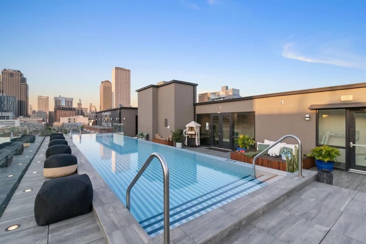 Downtown 4bd 4ba 2 Living And Kitchens Hotel