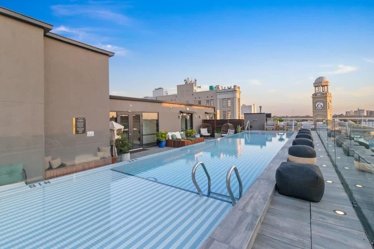 Downtown 4bd 4ba 2 Living And Kitchens Hotel *