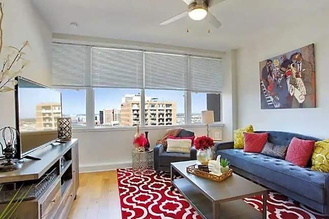 Hotel Beautiful Walk To French Quarter, Pool, Gym, View New Orleans