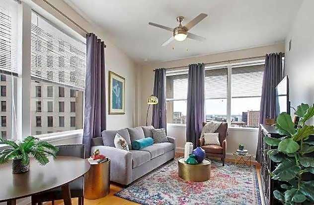 Hotel Beautiful Walk To French Quarter, Pool, Gym, View 3*