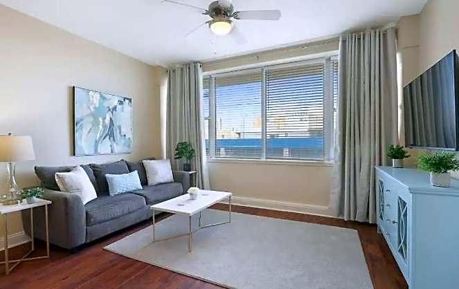 Beautiful Walk To French Quarter, Pool, Gym, View New Orleans