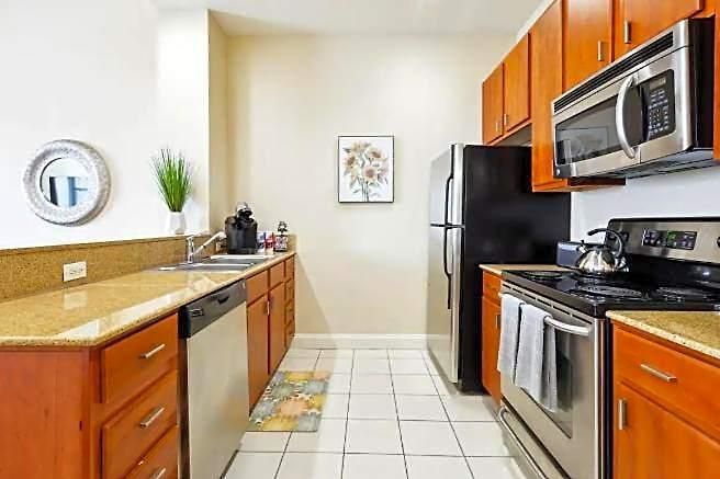 Beautiful Walk To French Quarter, Pool, Gym, View Hotel 3*