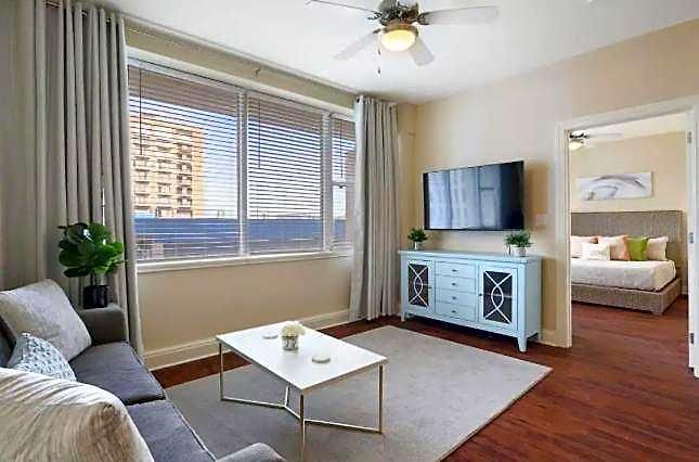 Hotel Beautiful Walk To French Quarter, Pool, Gym, View 3*