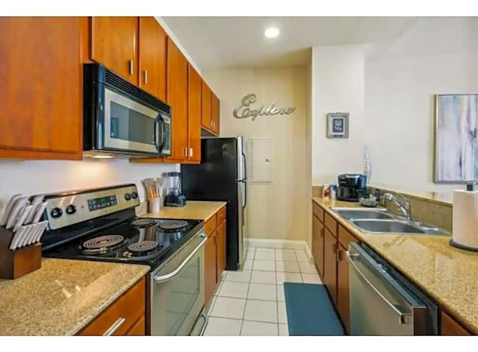 Hotel Beautiful Walk To French Quarter, Pool, Gym, View