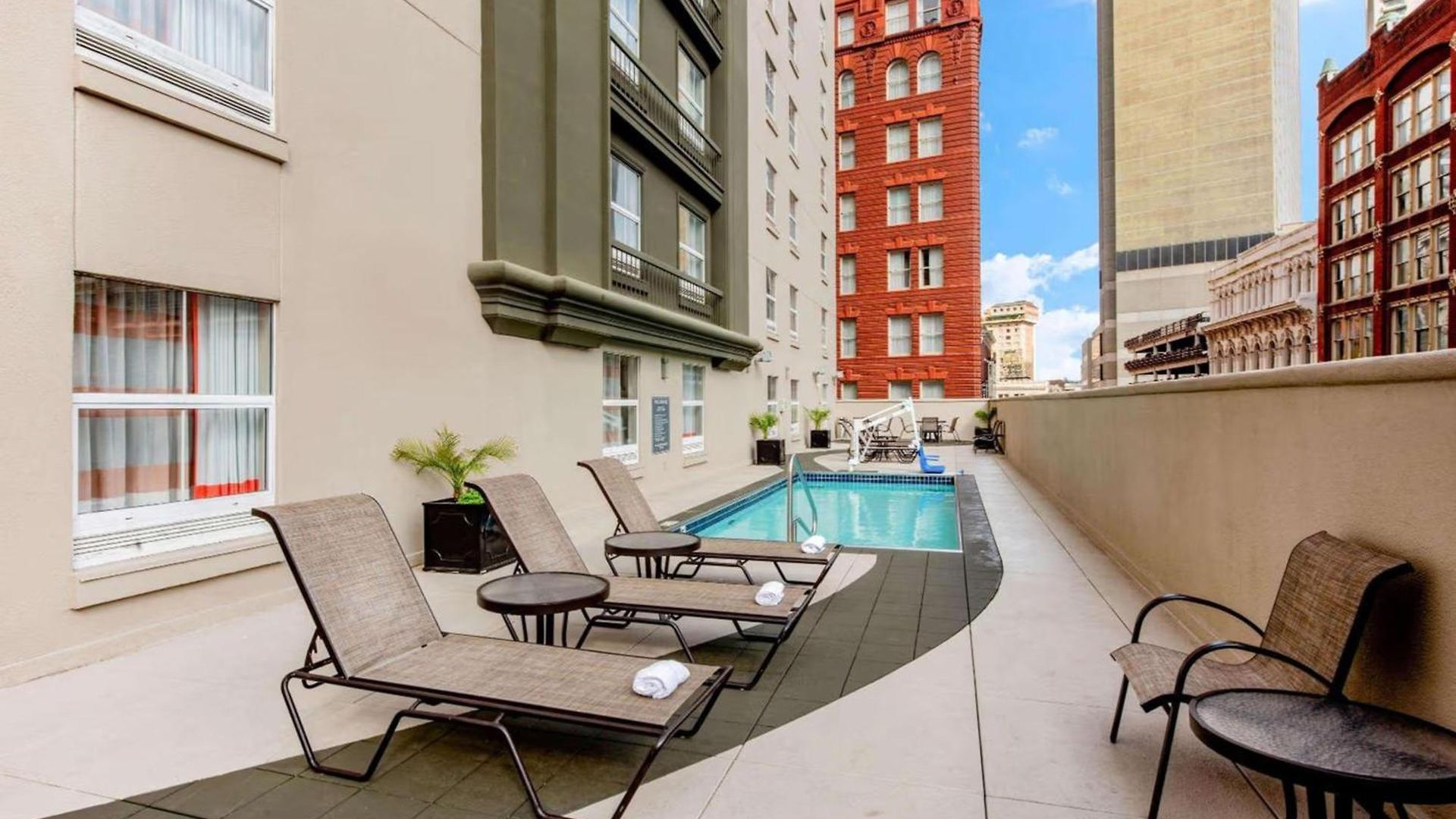 Hotel La Quinta & By Wyndham Downtown New Orleans