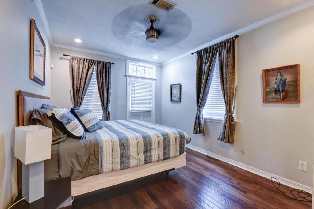Apartment Steps Into The French Quarter