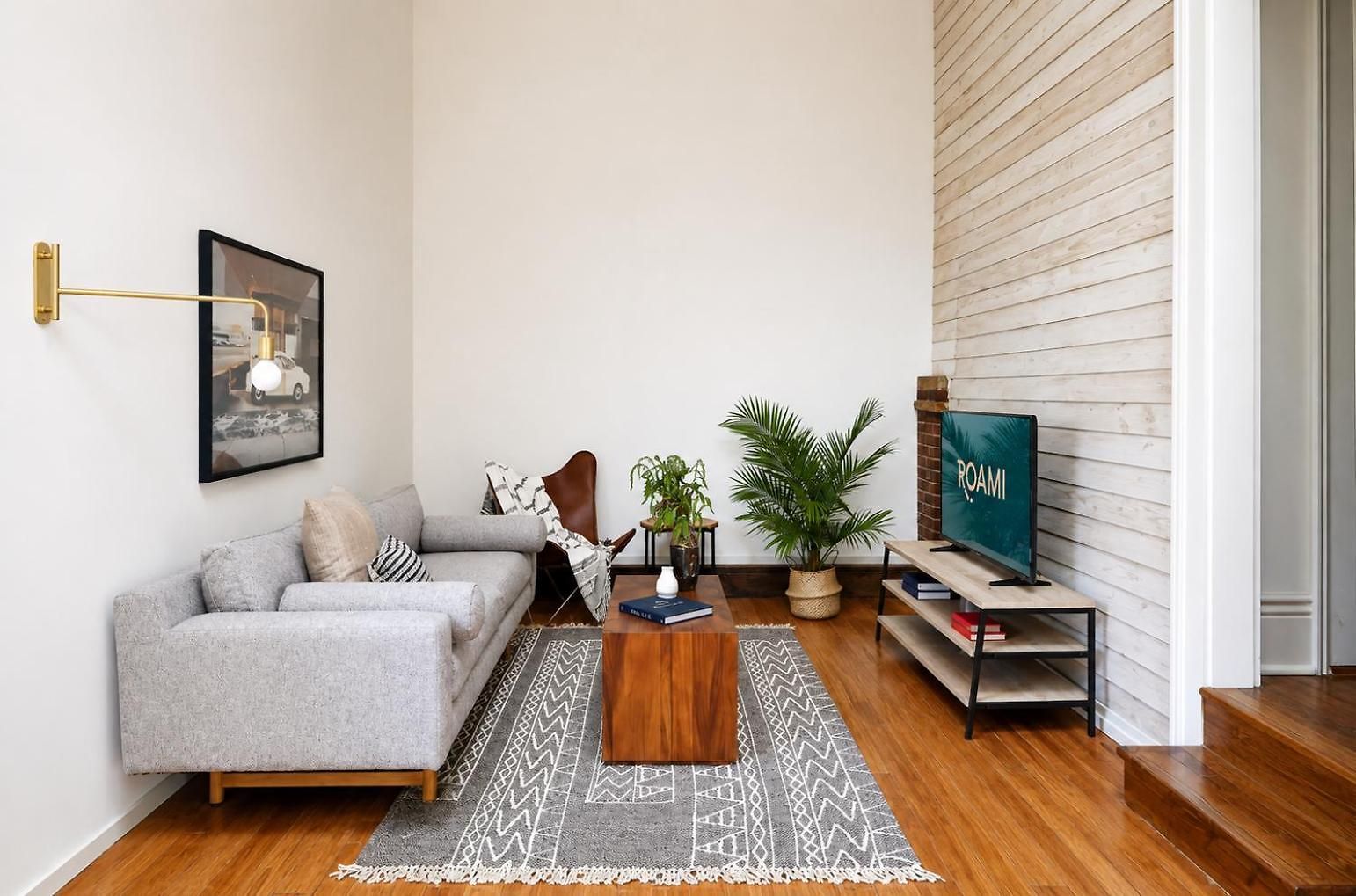 Roami At The Mandeville Apartment