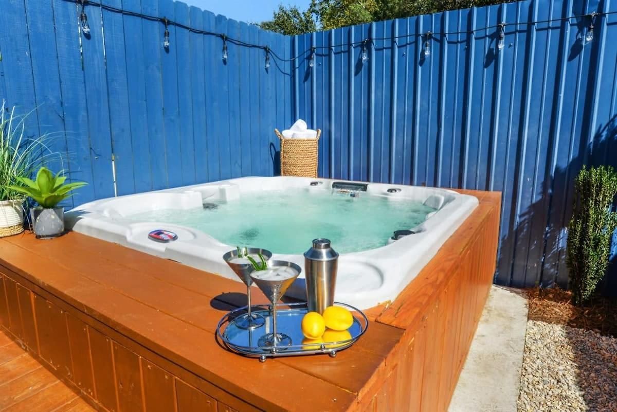 Refurbished With Hot Tub *