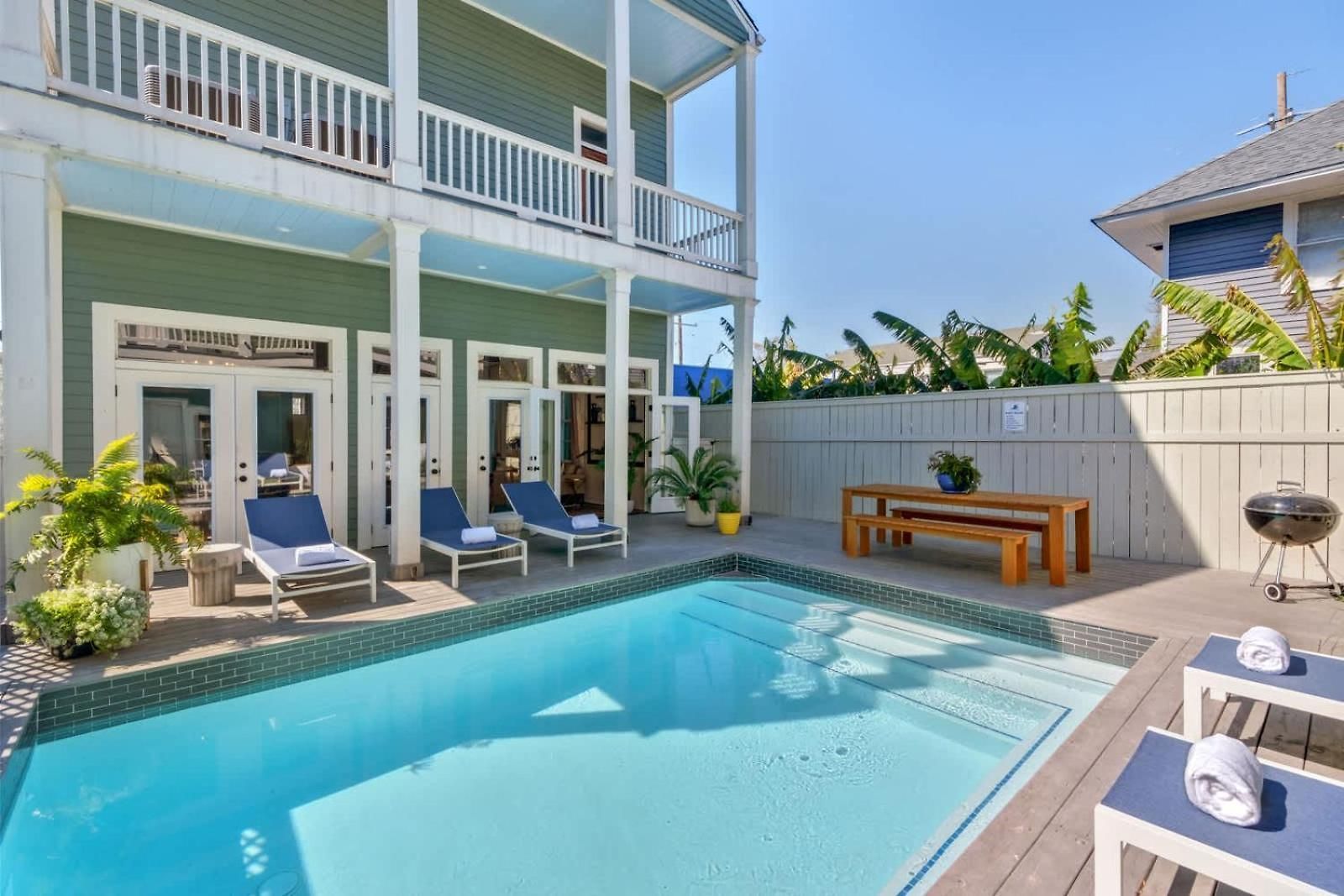 Gorgeous Upscale With Pool Garden District Holiday home *
