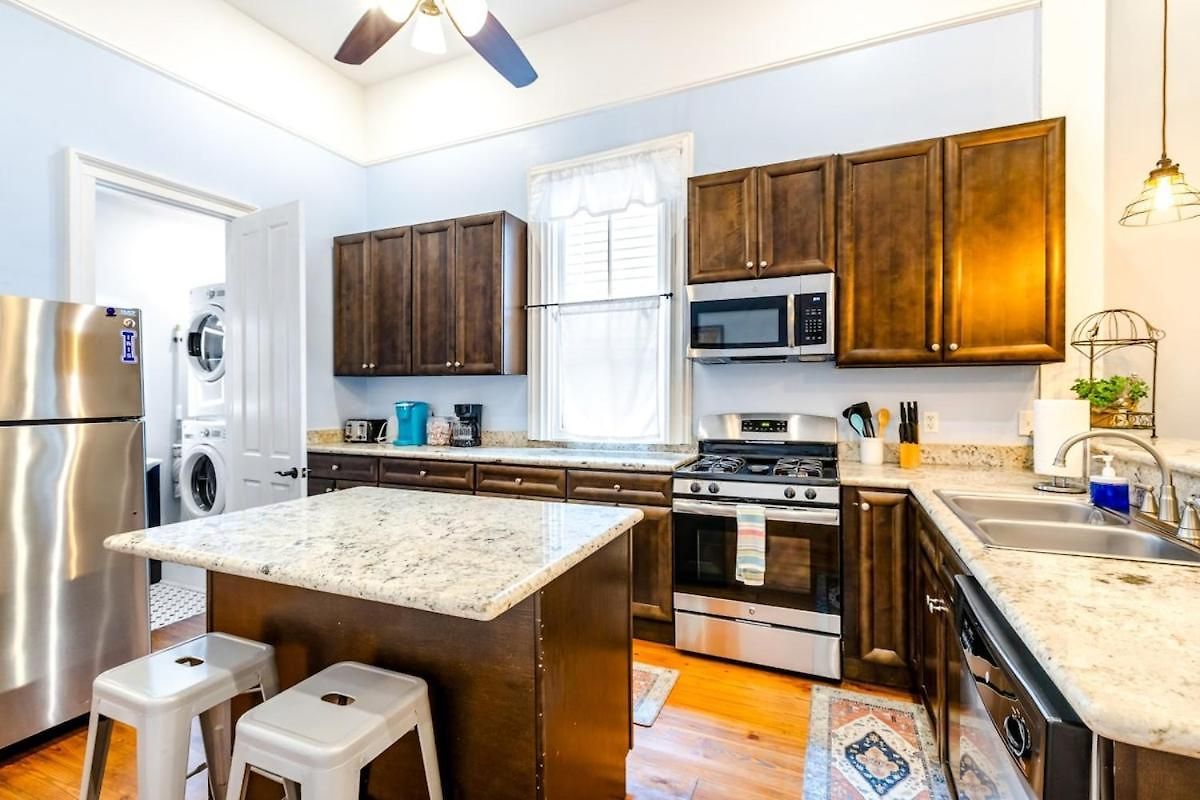 Elysian Historic - 4 Bed-4 Ensuite Baths Bed & Breakfast 4*