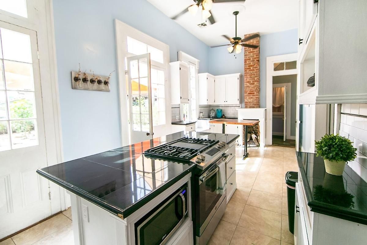 Governors Mansion 5 Bedroom-3 Bath * New Orleans