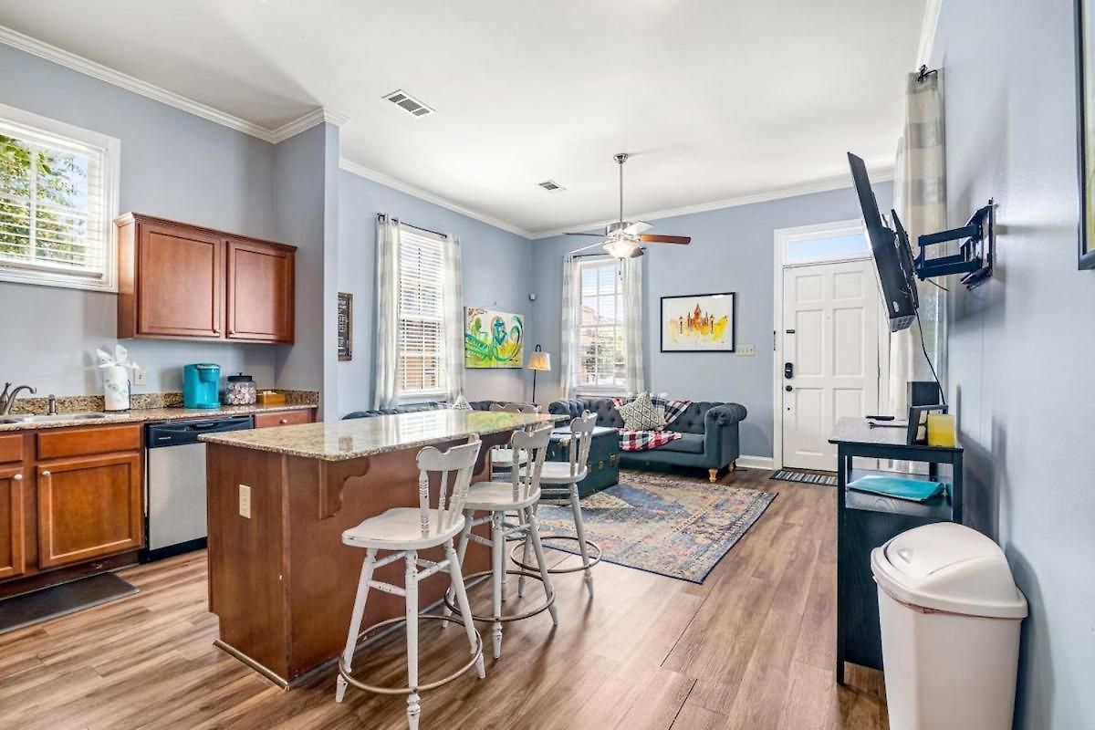 Dumaine Cozy - 3 Bed Close To Qtr Holiday home