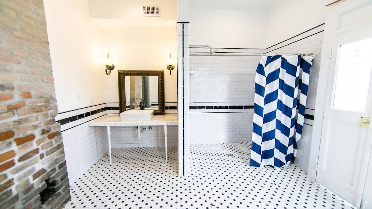 Historic Treme Creole Historic Getaways W Pool Bed & Breakfast 4*