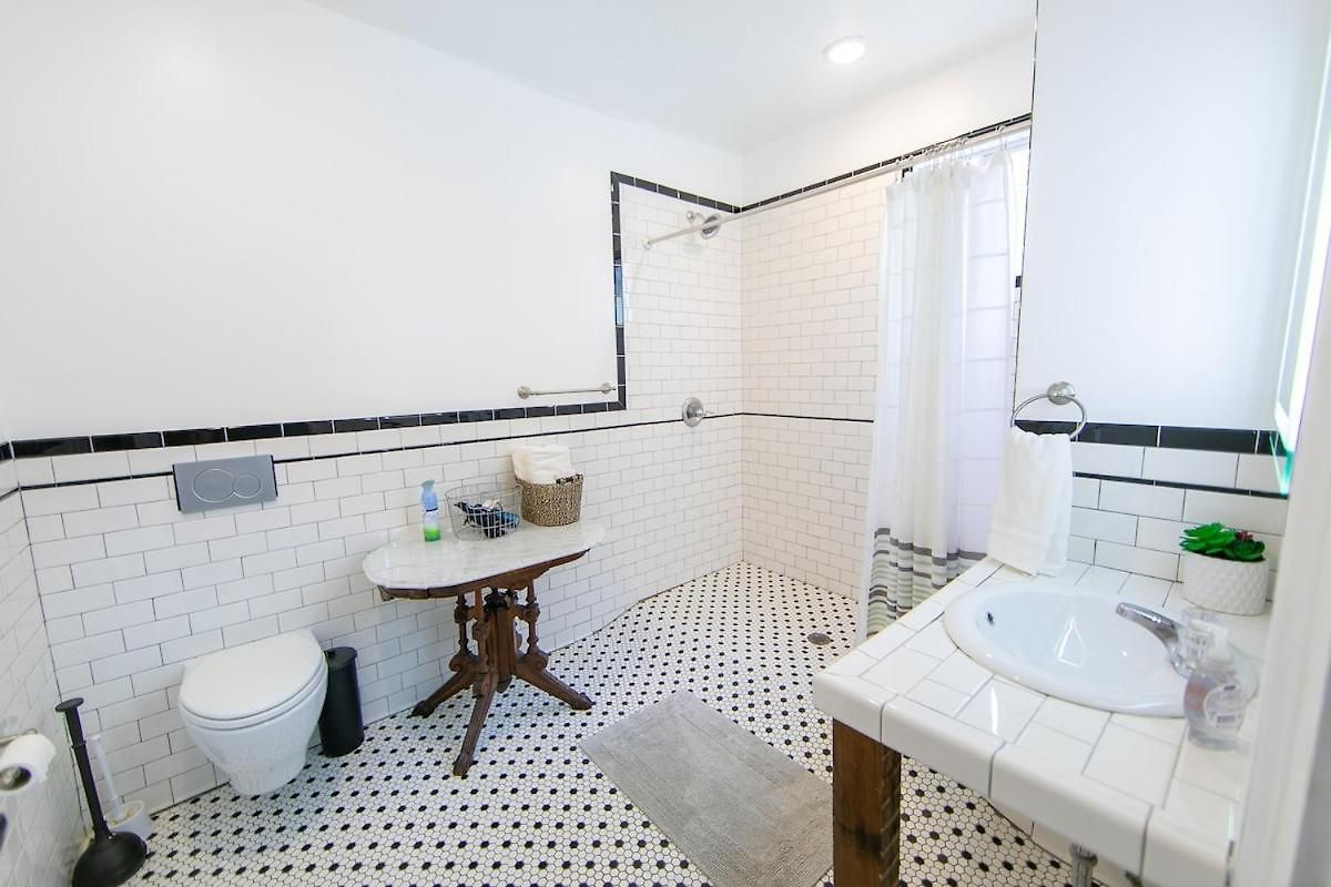 St Ann Creole Victorian - 5 Bed-5 Bath *
