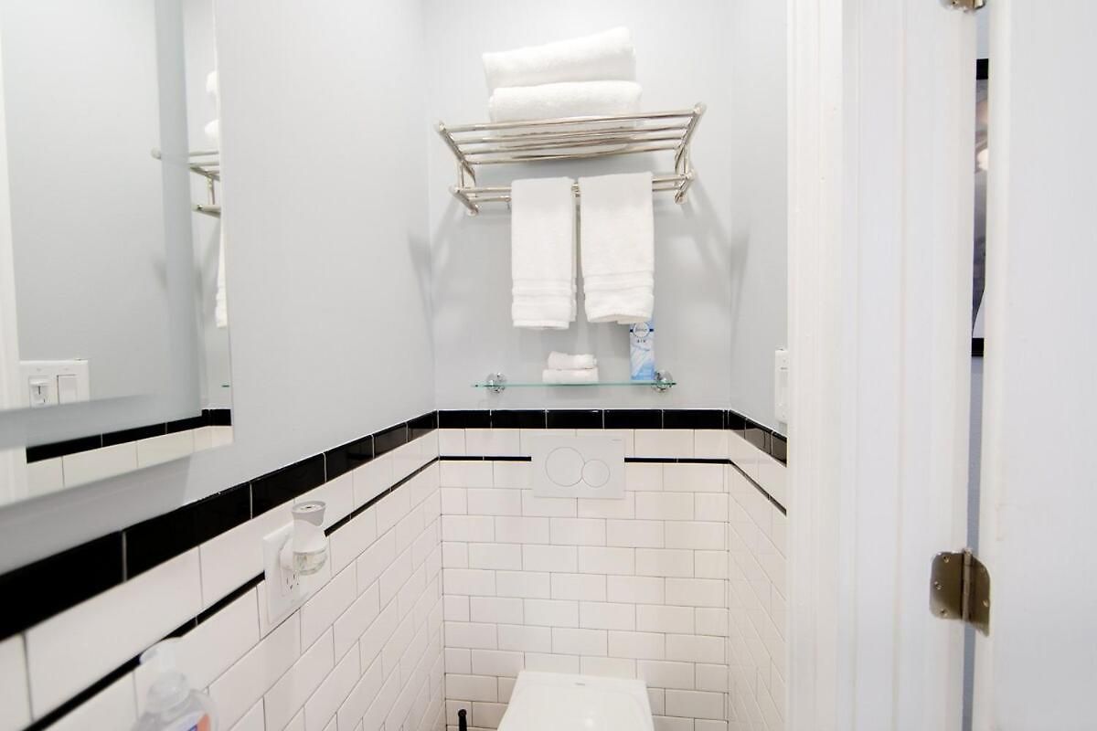 St Ann Creole Victorian - 5 Bed-5 Bath *
